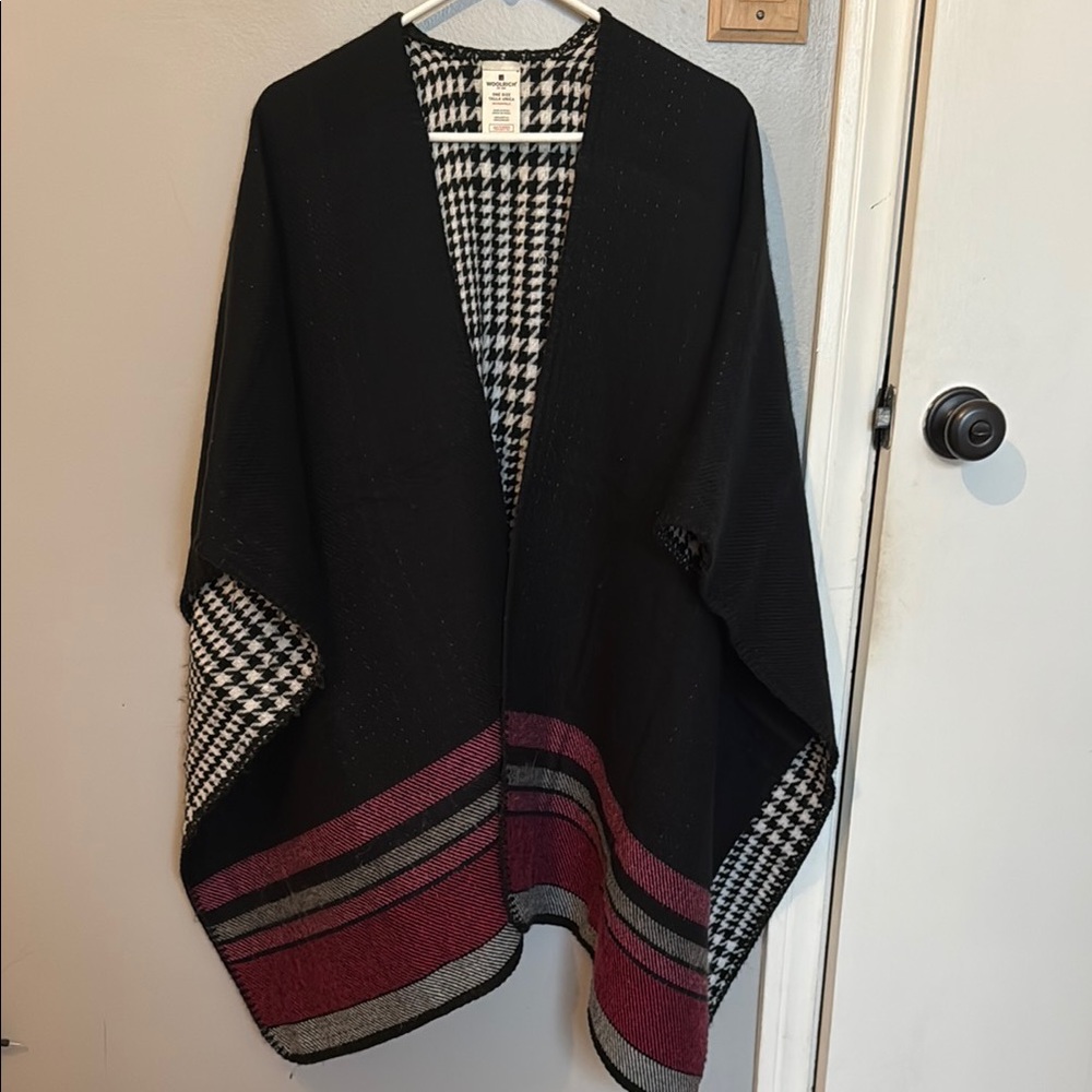 Elegant Black and Red Women's sweater poncho